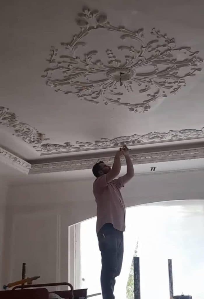 گچبری محمد گودرزی در شمال تهران