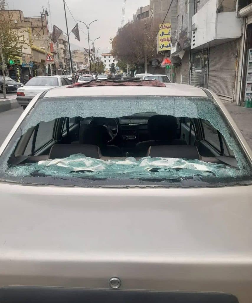 شیشه اتومبیل ونوس در شهر قدس