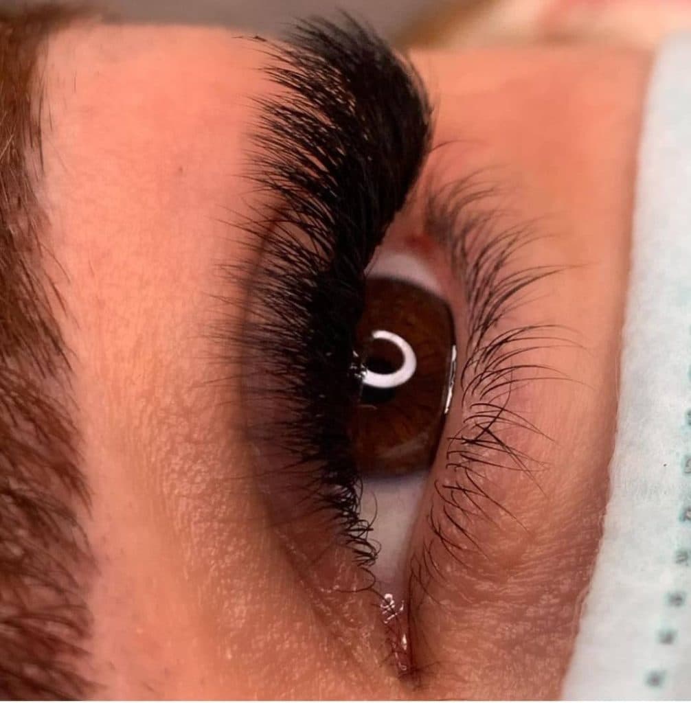 آموزش و خدمات تخصصی مژه بومرنگ در لاهیجان