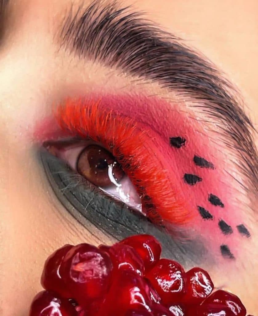 آموزش و خدمات تخصصی مژه بومرنگ در لاهیجان