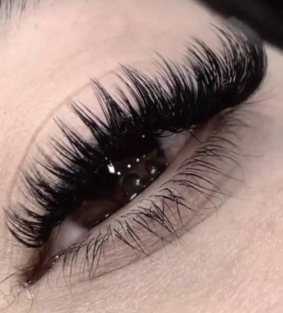 آموزش و خدمات تخصصی مژه بومرنگ در لاهیجان