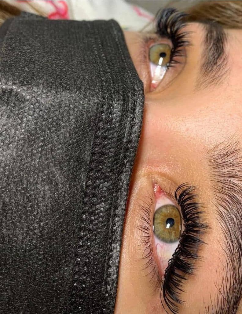 آموزش و خدمات تخصصی مژه بومرنگ در لاهیجان