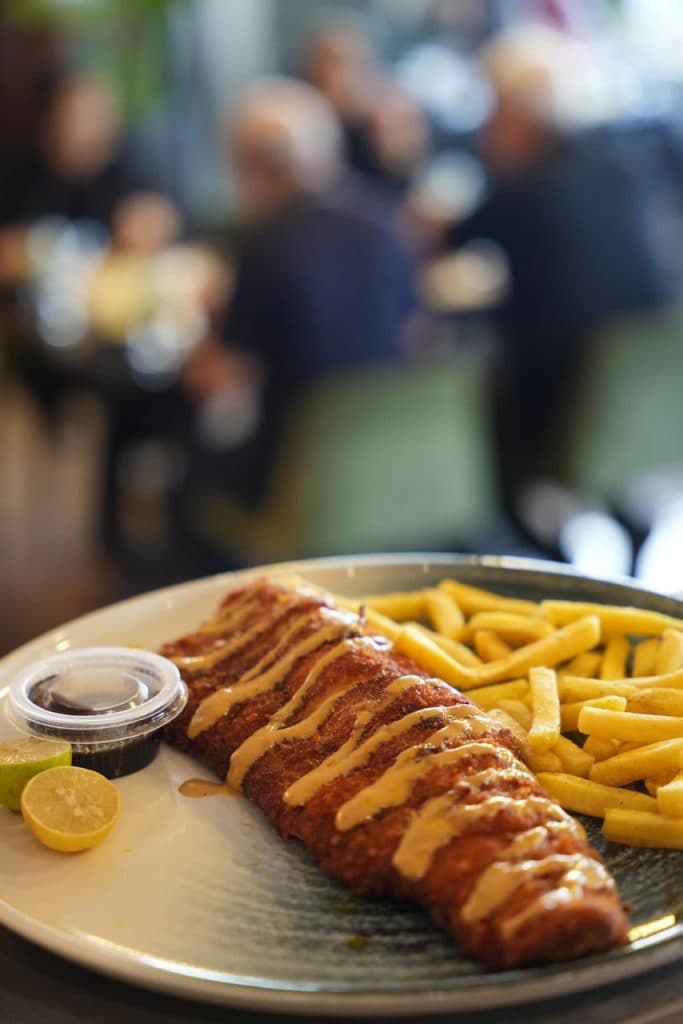 سرو غذای دریایی ماهی خوب حقیقی در سلمان شهر