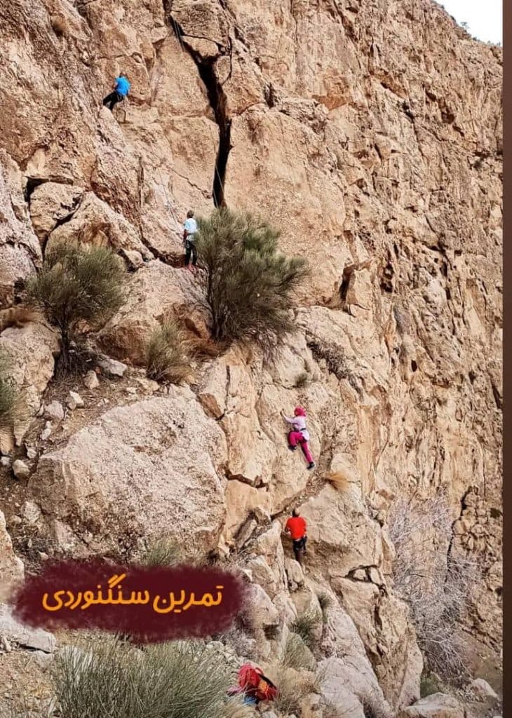 باشگاه کوهنوردی بانوان کویر کاشان