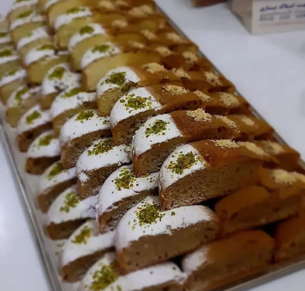 کیک و کلوچه تنوری برادران علی پناه در کرمانشاه