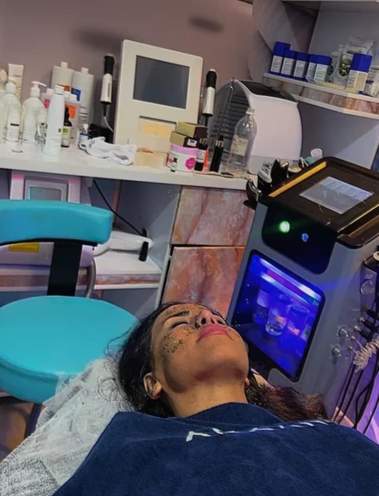 آموزش فیشال و پاکسازی پوست مریم ملک پور در عسلویه