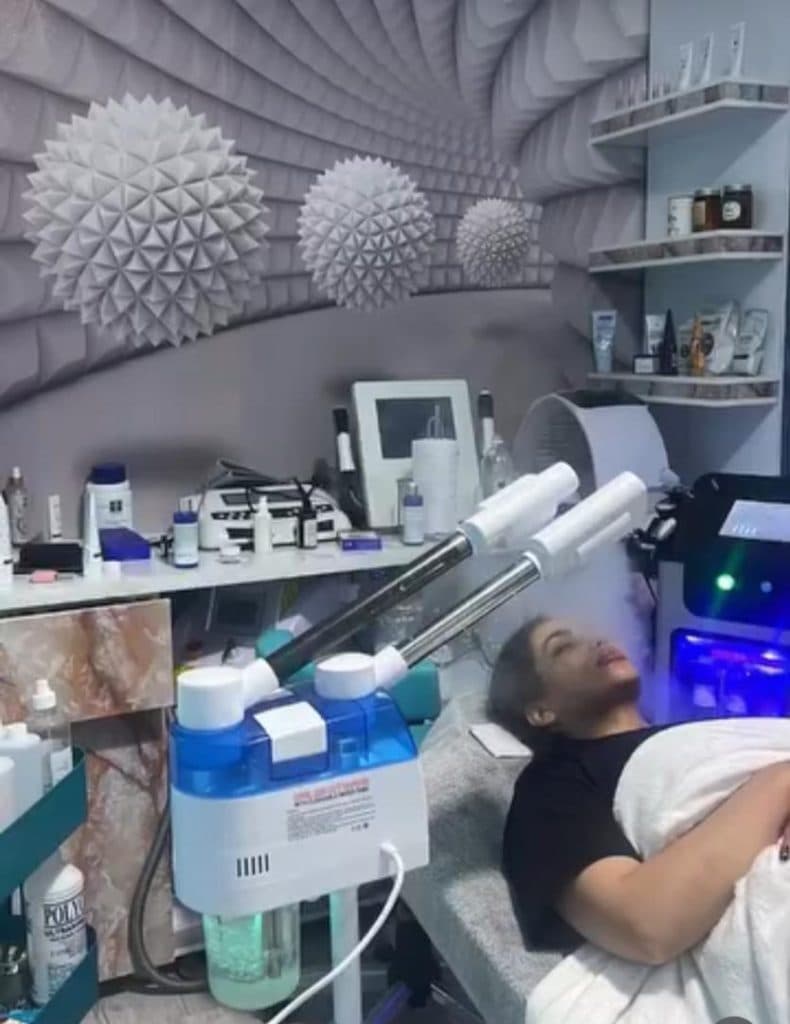 آموزش فیشال و پاکسازی پوست مریم ملک پور در عسلویه