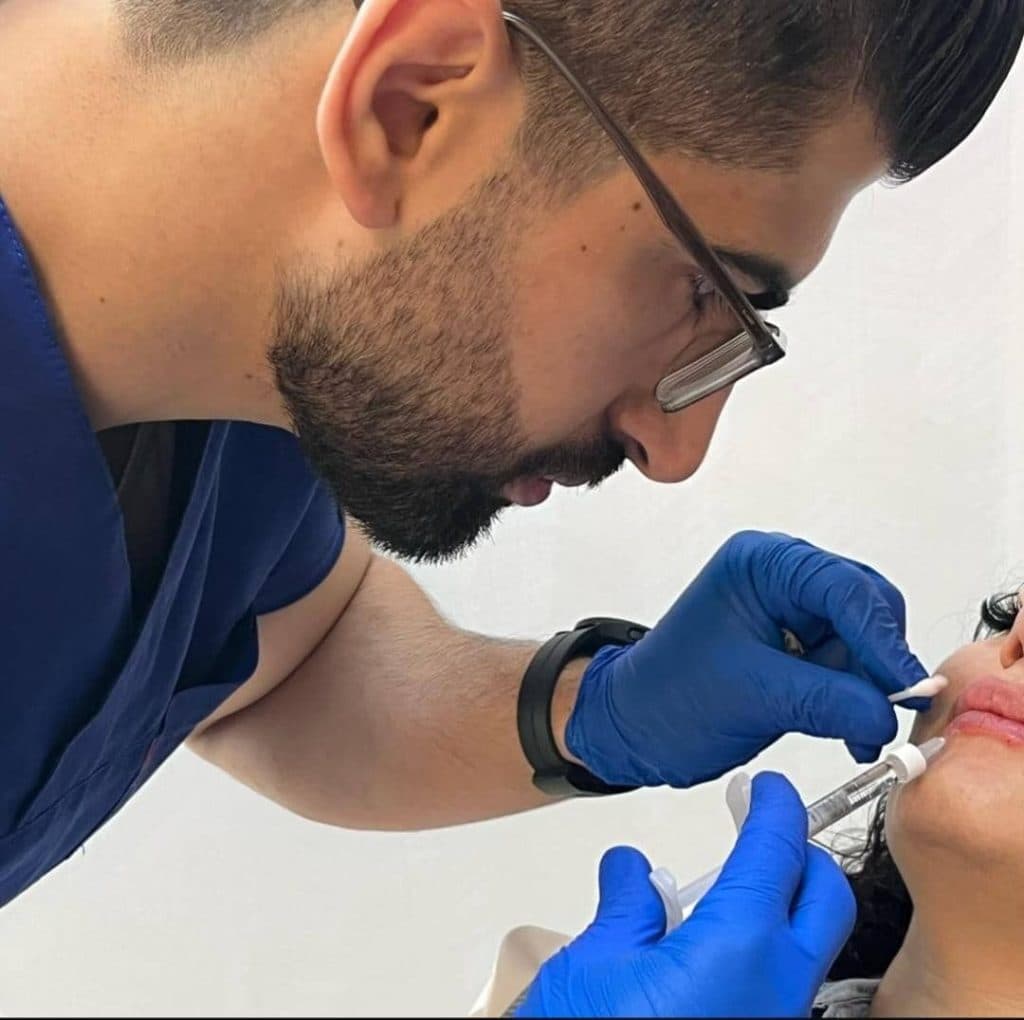 کلینیک پوست مو و زیبایی دکتر مهران آزادمهر در تهران