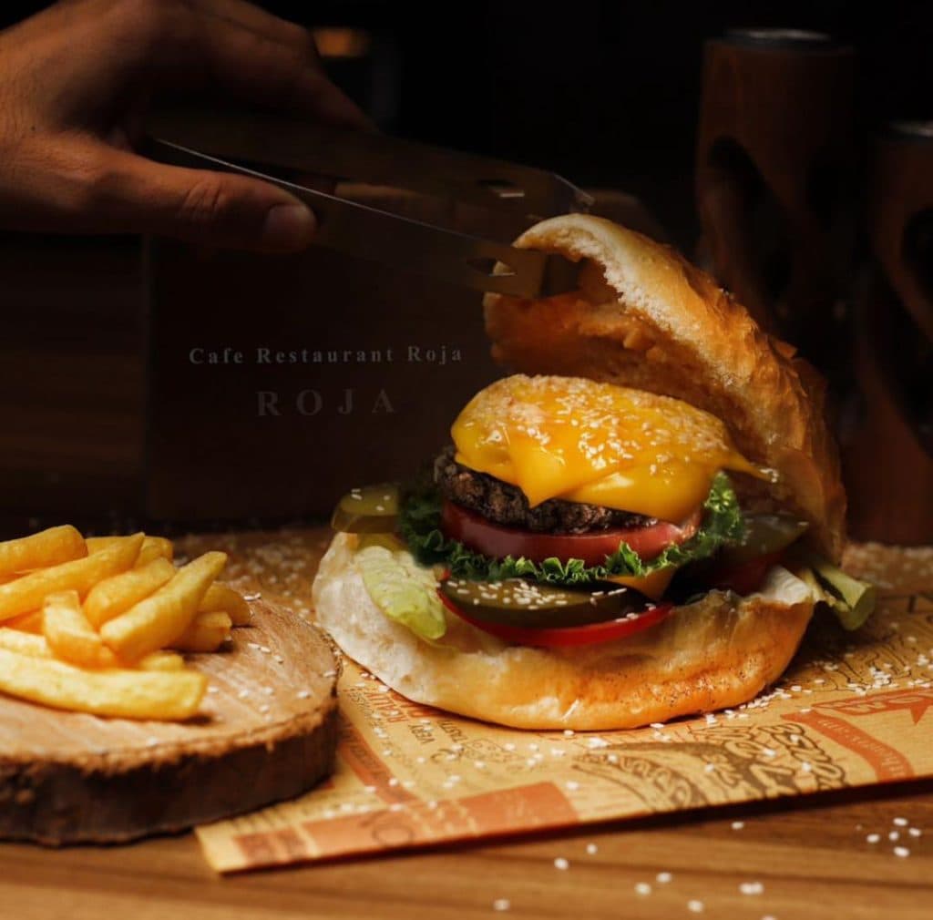 کافه رستوران روجا در غازیان انزلی