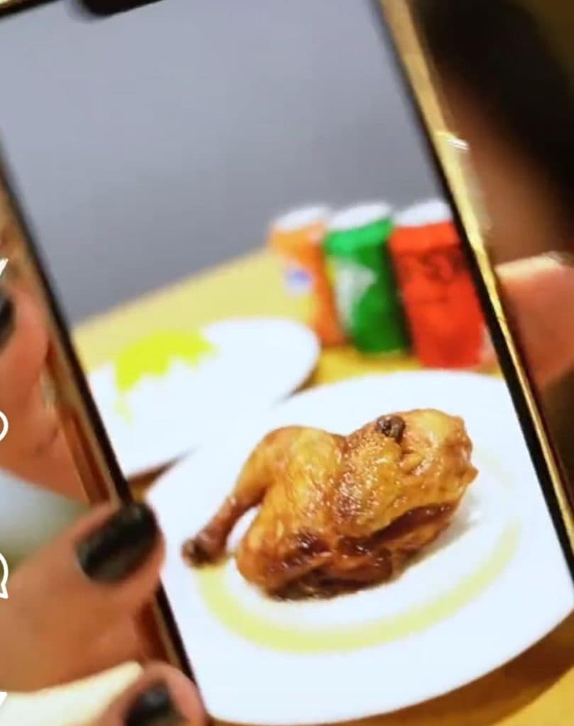 رستوران اکبرجوجه H.A.J برادران کلبادی در بلوار ساحلی بندرعباس