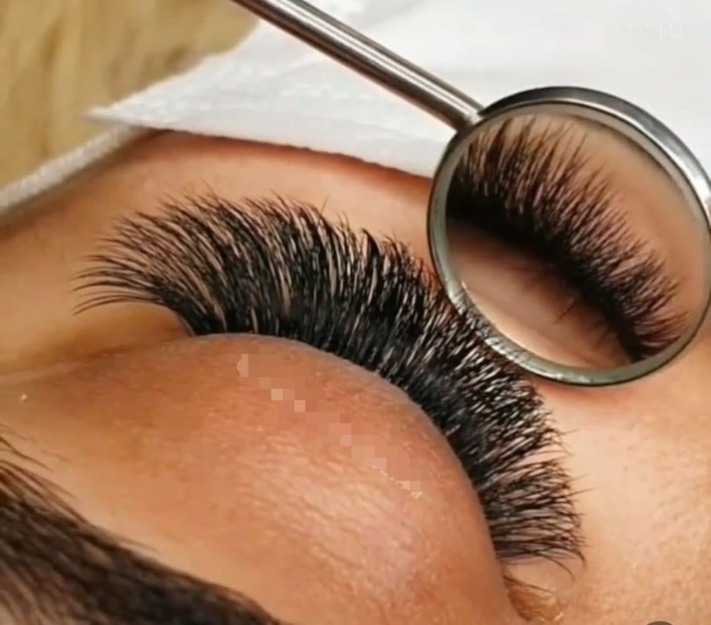 آموزش اکستنشن مژه زهرا وکیلی در همدان