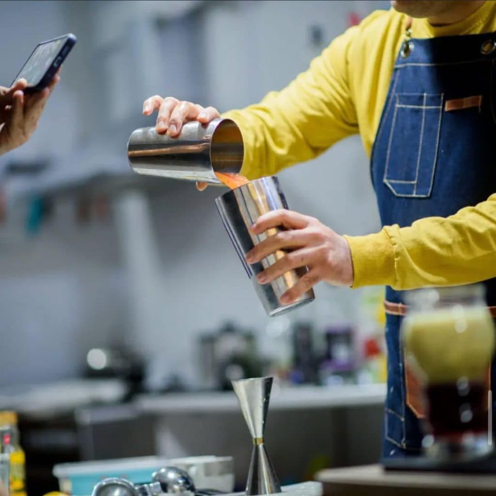 آموزش باریستا و بارتندینگ آکادمی کافا در میدان فردوسی مشهد