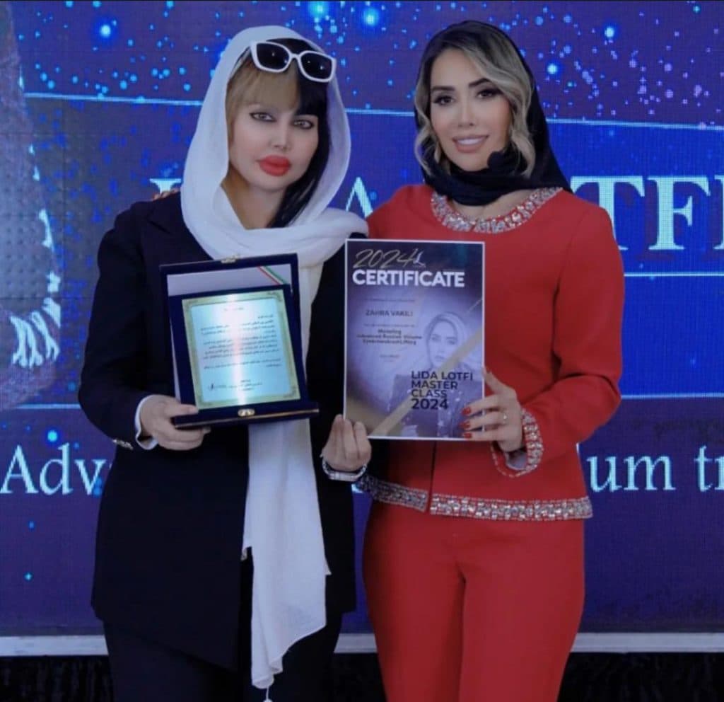 آموزش اکستنشن مژه زهرا وکیلی در همدان