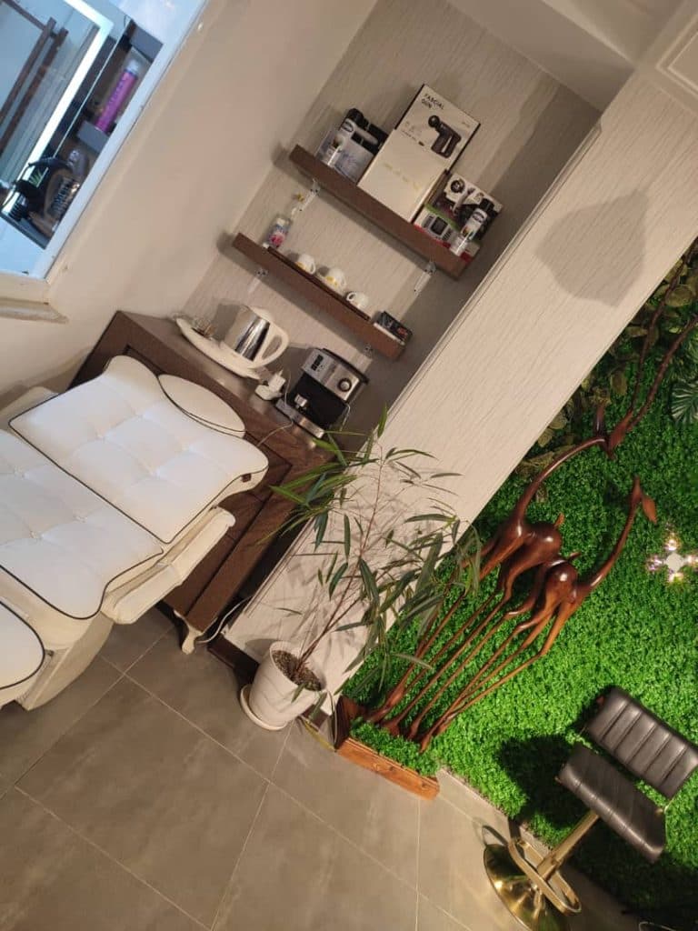 سالن پیرایش یخ مشکی در شهرک بهزاد بابل