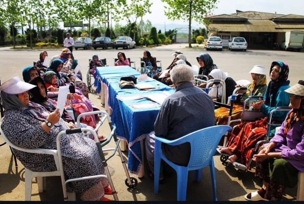 نگهداری سالمند دامون در میدان شهدا لاهیجان