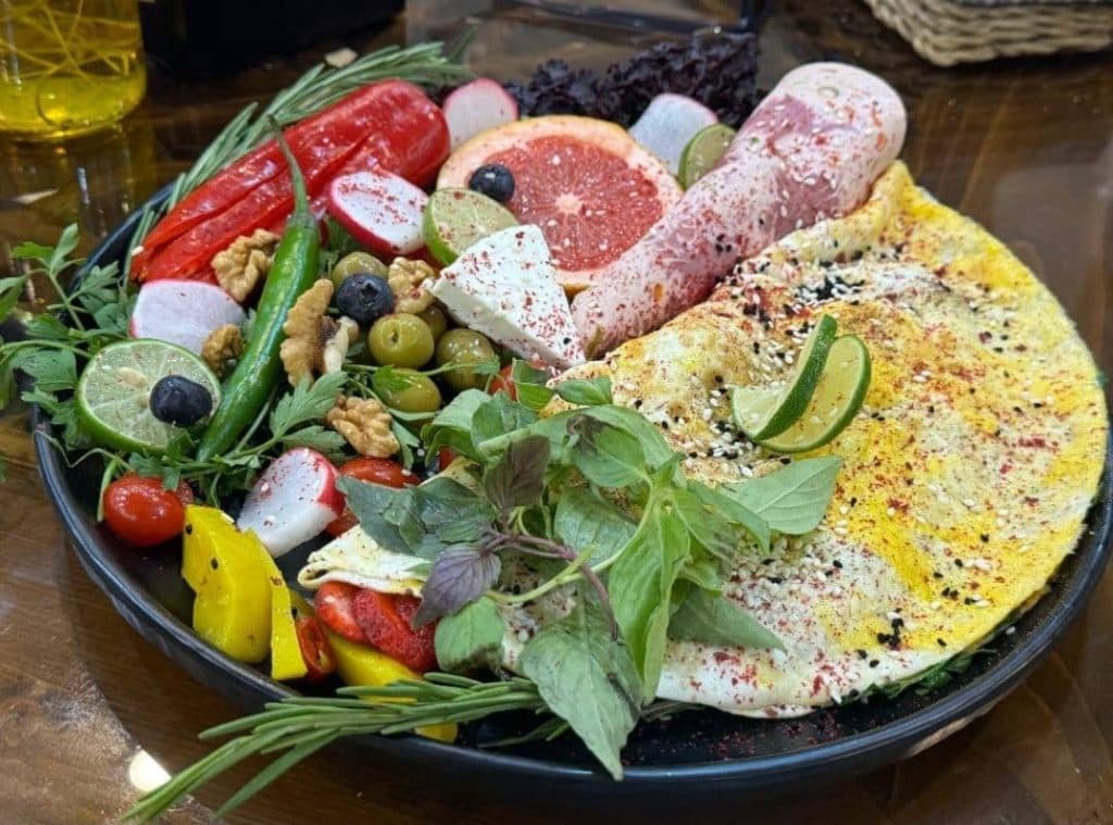 کافه رستوران سلطنت بانو در بندرعباس