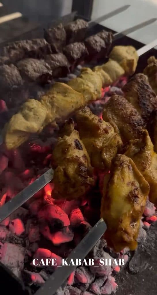 کافه کباب شب در میدان خزر ساری