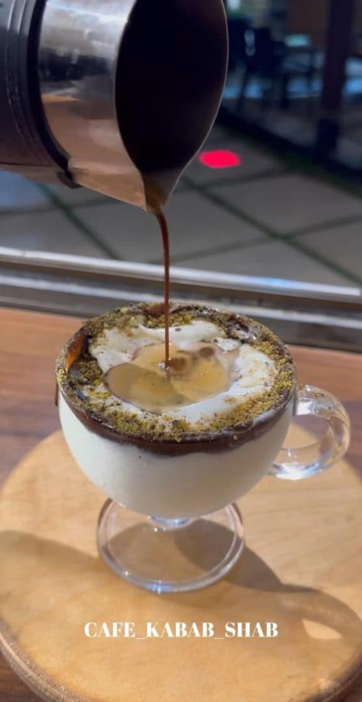 کافه کباب شب در میدان خزر ساری