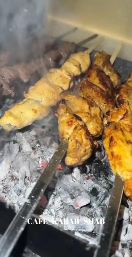 کافه کباب شب در میدان خزر ساری