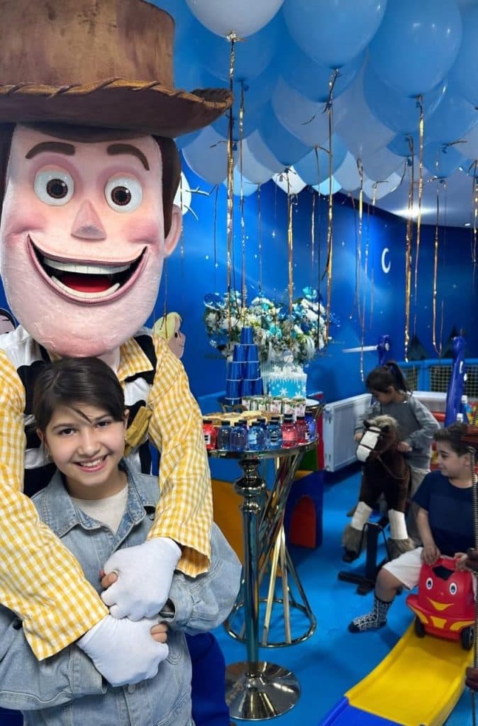 مرکز بازی vip دو زبانه سرزمین برفی در شهرک وائین شهریار