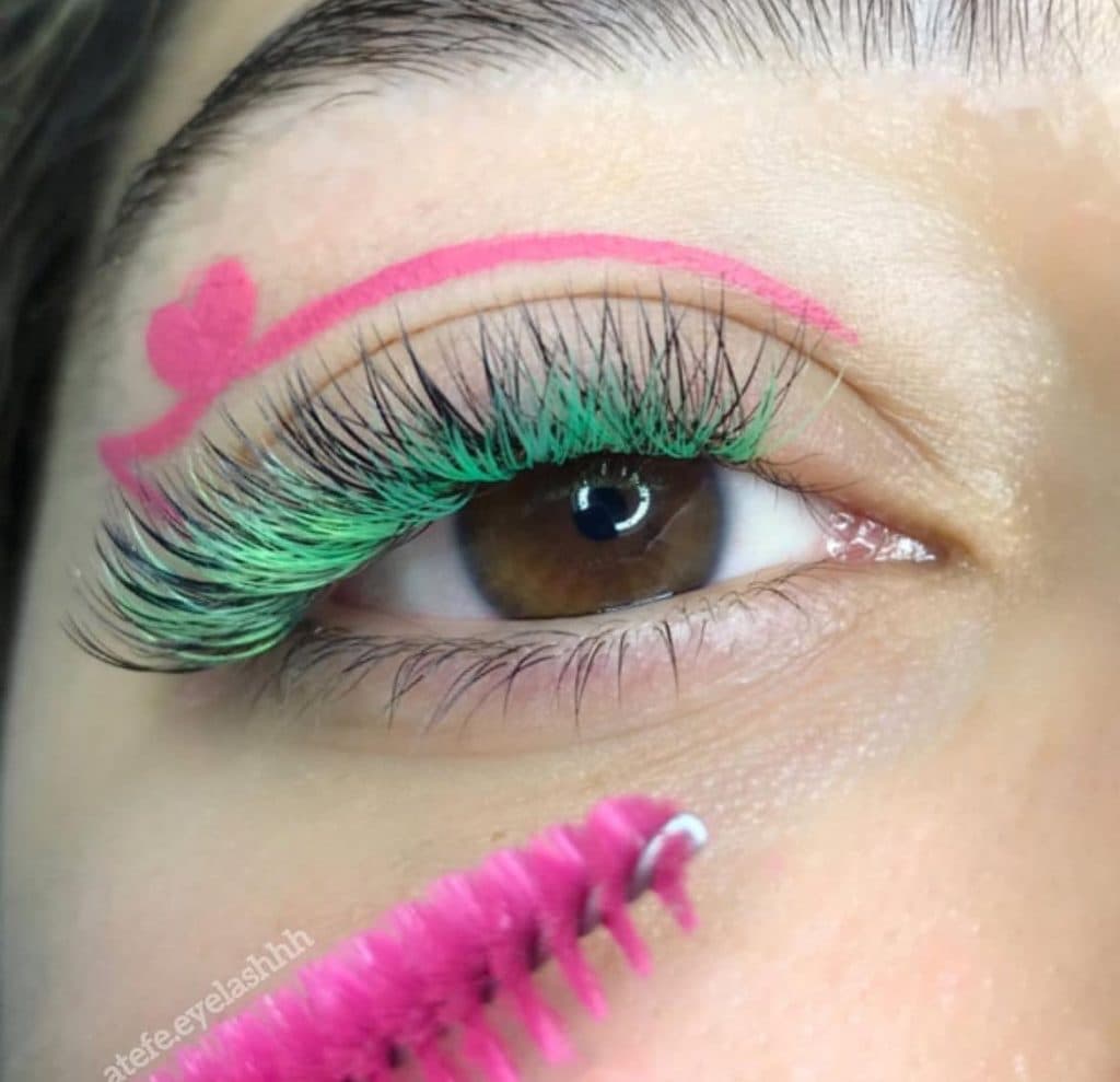 آکادمی تخصصی مژه عاطفه مجیدیان در میدان امام ساری