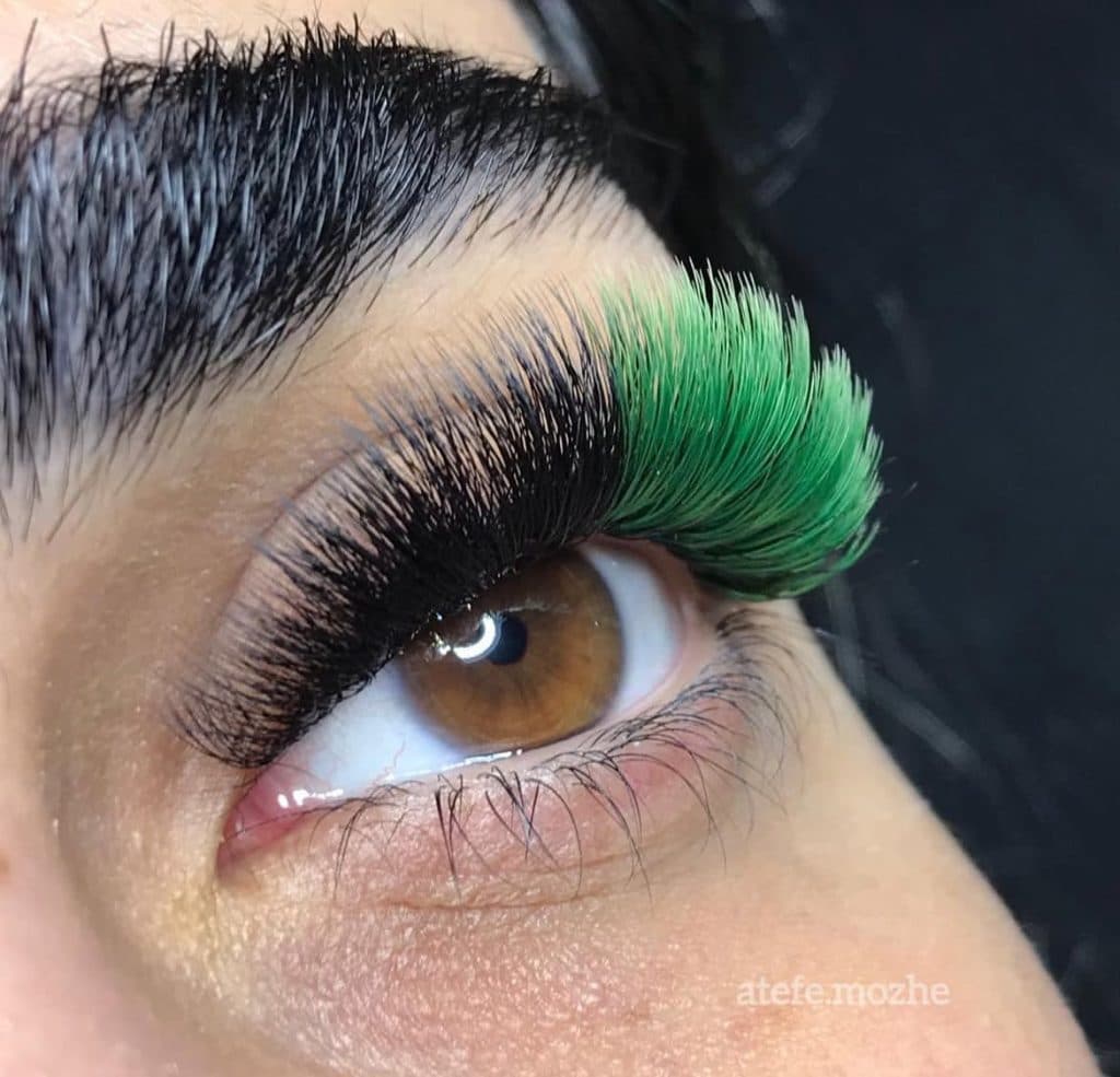 آکادمی تخصصی مژه عاطفه مجیدیان در میدان امام ساری