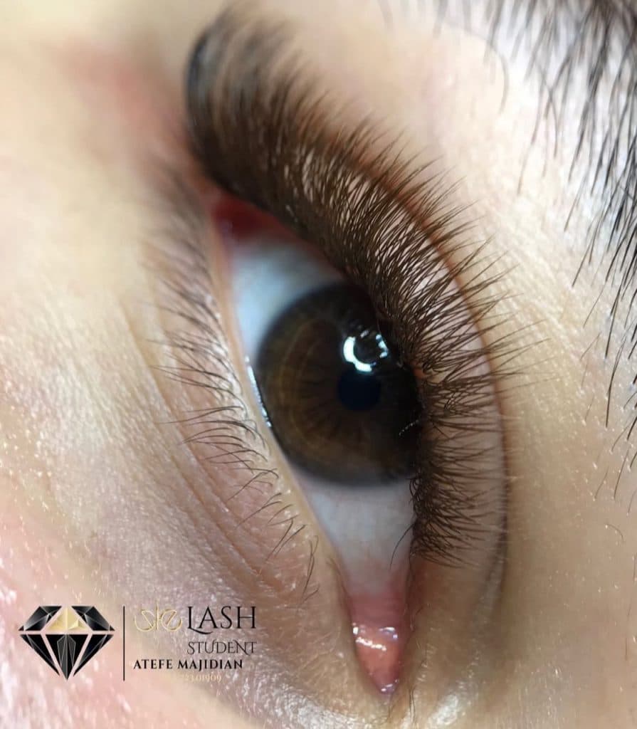 آکادمی تخصصی مژه عاطفه مجیدیان در میدان امام ساری