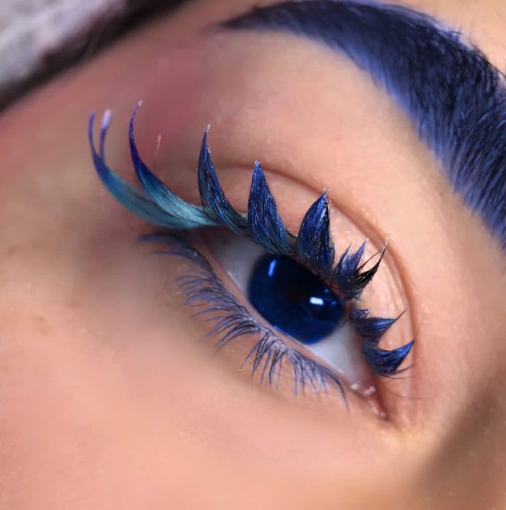 آکادمی تخصصی مژه عاطفه مجیدیان در میدان امام ساری