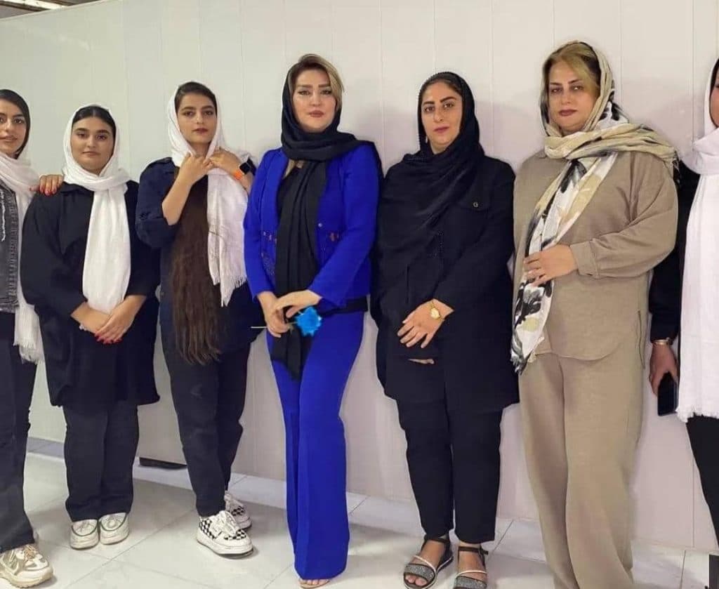 آموزشگاه مراقبت زیبایی شاینی در شاهین دژ