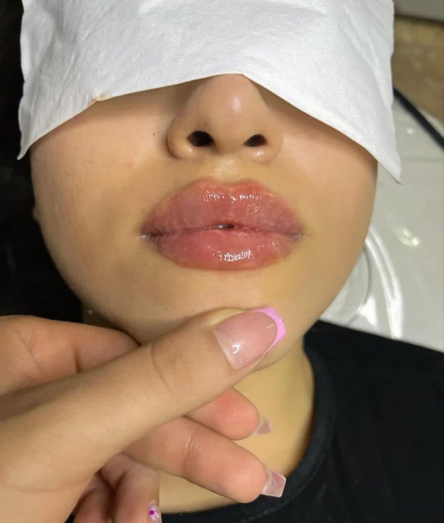 کلینیک زیبایی نورا در میدان فردوسی کرمانشاه