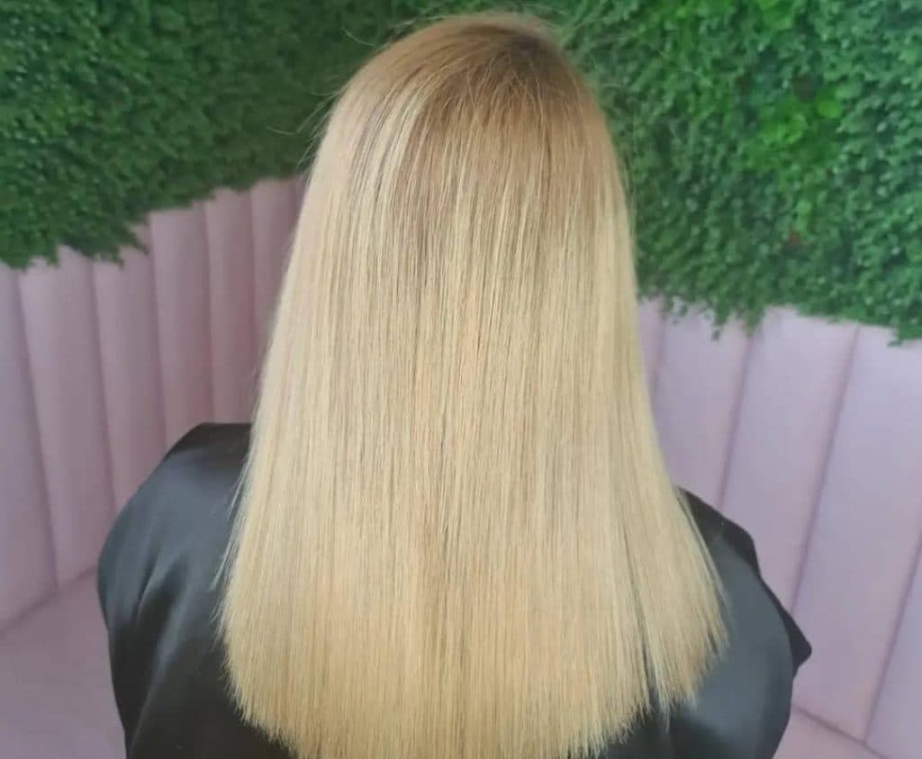 مرکز تخصصی زیبایی رزا در فیض اصفهان