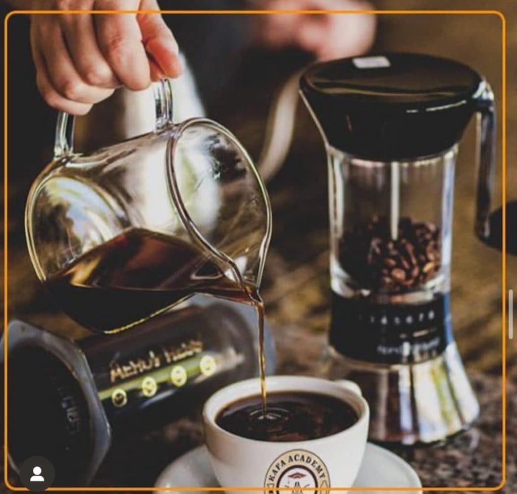 آموزش باریستا و بارتندینگ آکادمی کافا در میدان فردوسی مشهد
