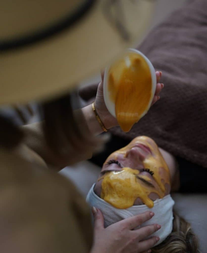 آموزشگاه فنی حرفه ای مراقبت زیبایی دلسا در گلسار رشت