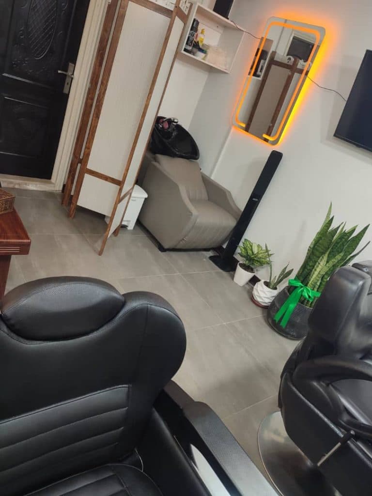 سالن پیرایش یخ مشکی در شهرک بهزاد بابل