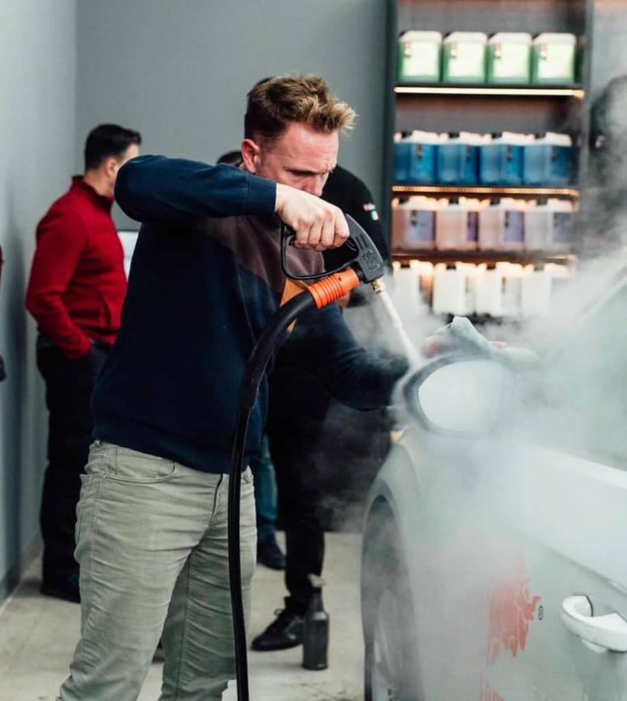 تولید دستگاه های دیگ بخار و کارواش نانو بخار باروس صنعت در اصفهان