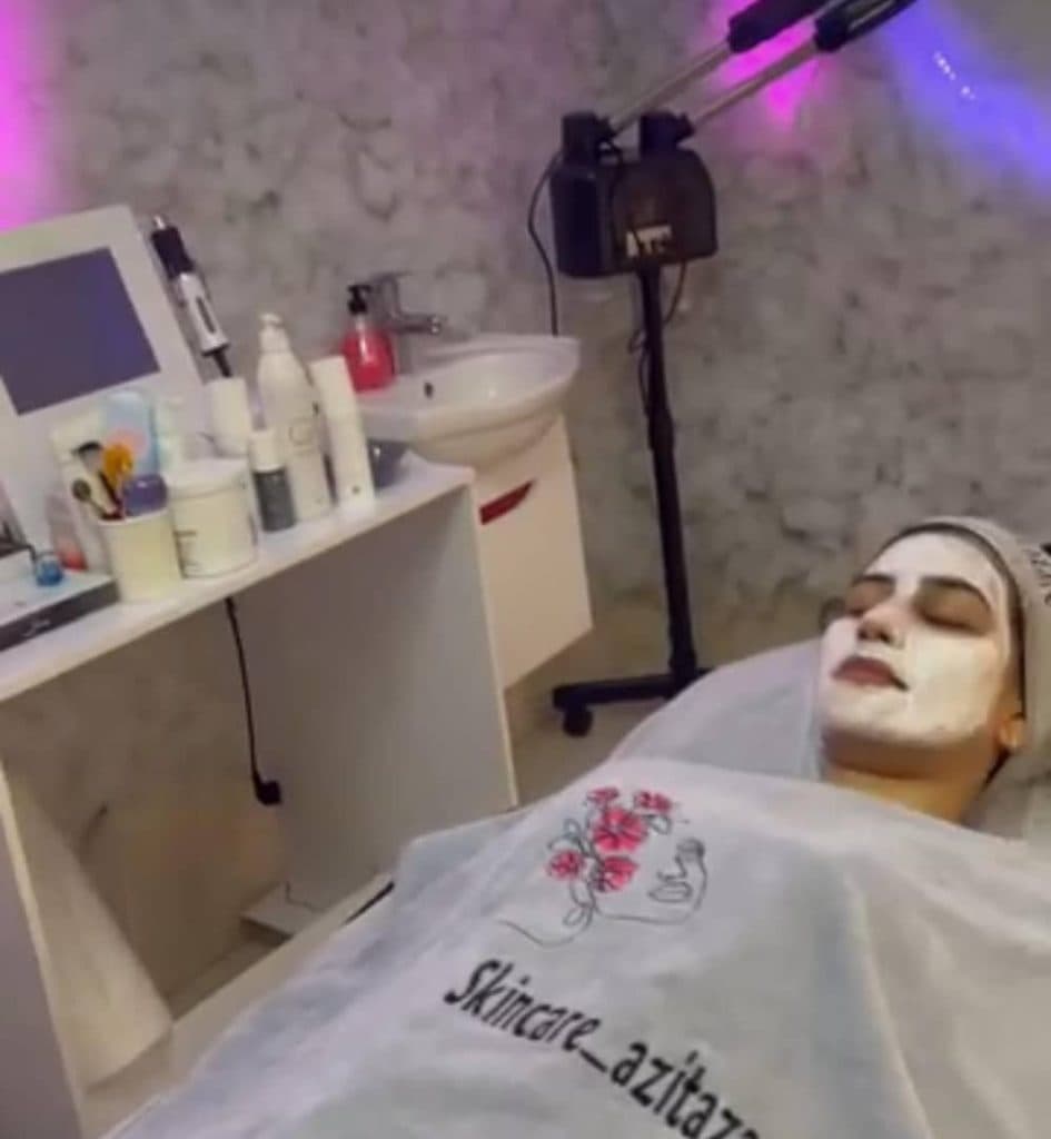 خدمات تخصصی فیشیال و پاکسازی پوست آزیتا زارع در صفاییه یزد
