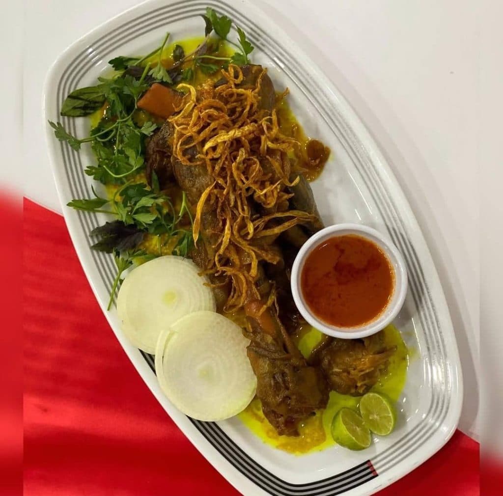 رستوران ملی مرکزی آقامولایی در کرمان