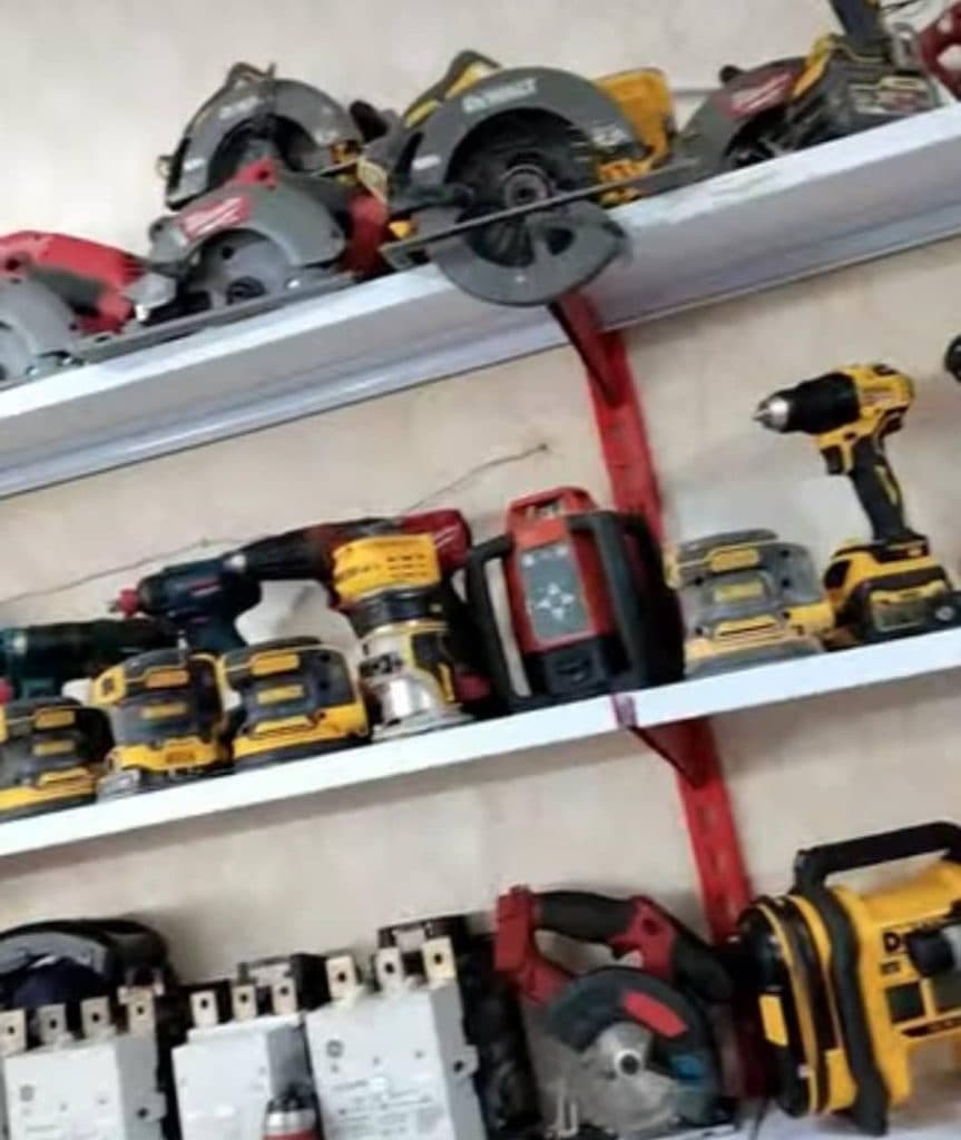 تعمیرات تخصصی برد و ابزار الکترونیکی مرکزی میقانی در اراک