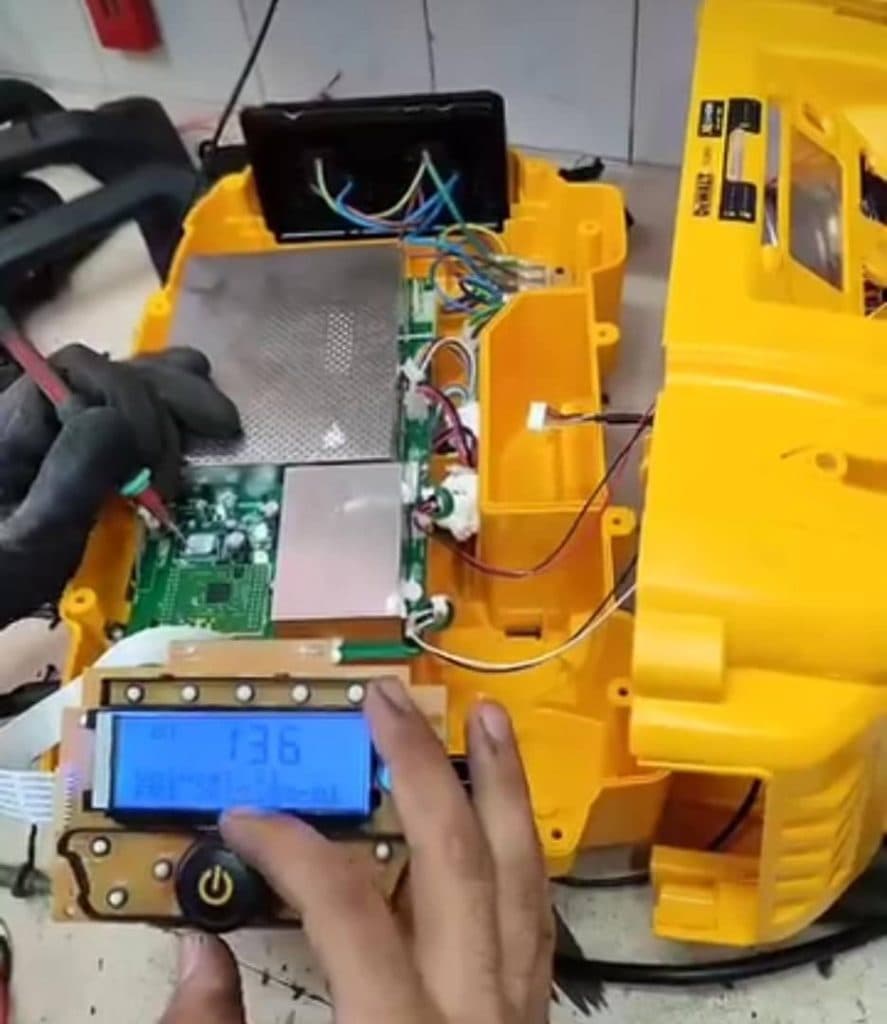 تعمیرات تخصصی برد و ابزار الکترونیکی مرکزی میقانی در اراک