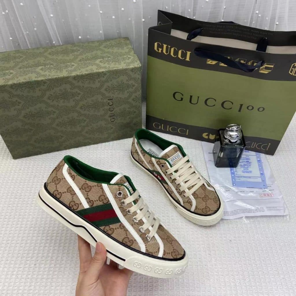 فروشگاه کیف و کفش مردانه و زنانه گوچی روحانی در رویان