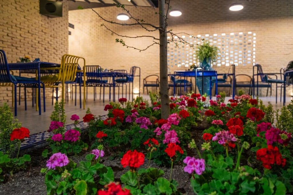 رستوران وکیلی در جاده دریا ساری