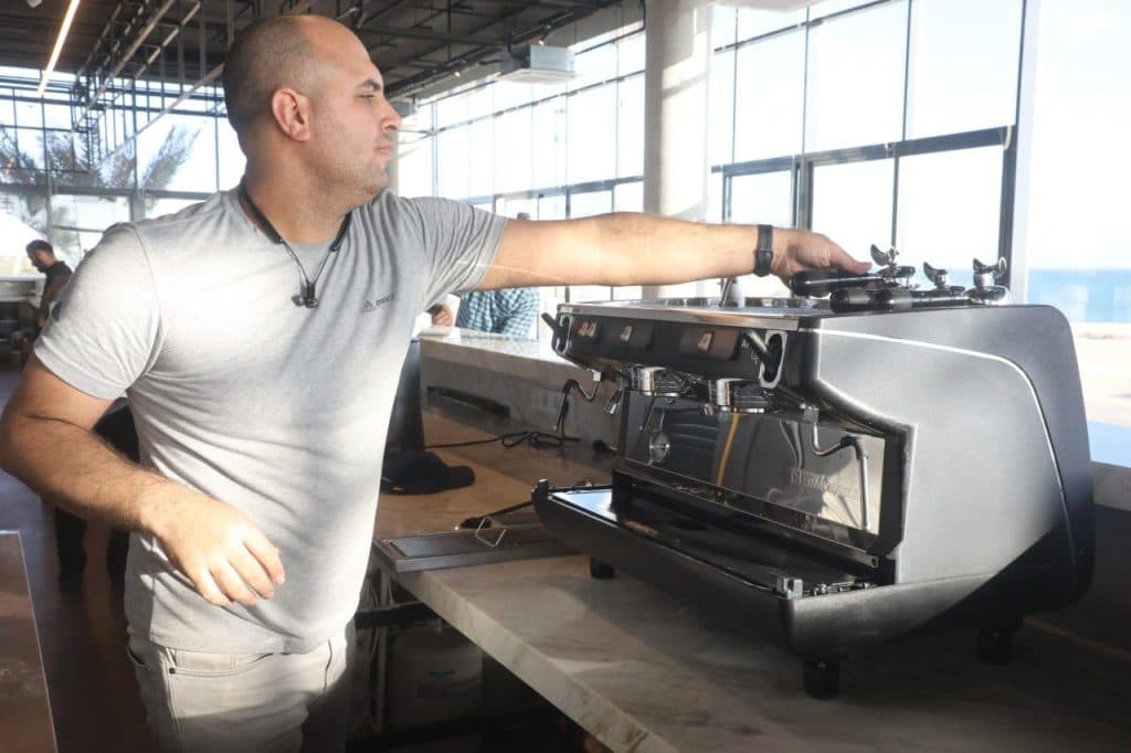 راه اندازی و تجهیز کافی شاپ امین تجهیز در جزیره قشم