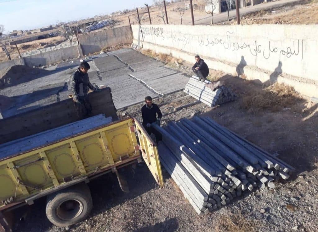 کارگاه پایه فنس سیمانی آریا بتن در تاکستان