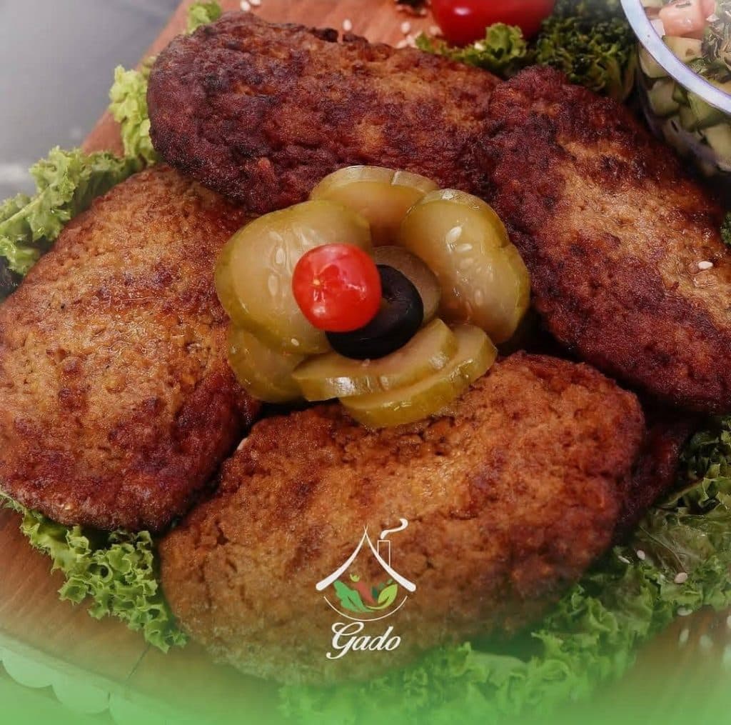 رستوران غذای خانگی و سالاد بار گادو طلایی در کیش