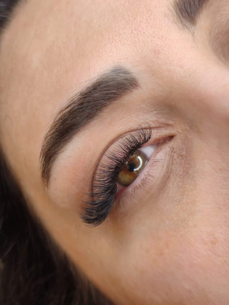 سالن زیبایی پریسان در معلم 18 مشهد