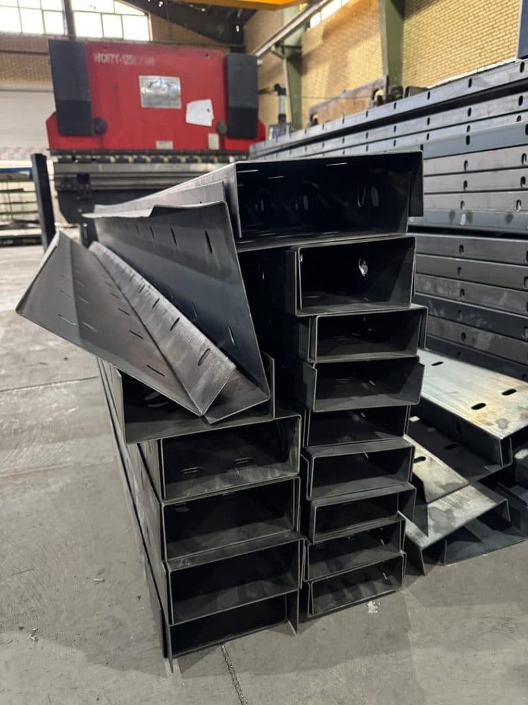 تولید و فروش والپست جهان فلز در کرج