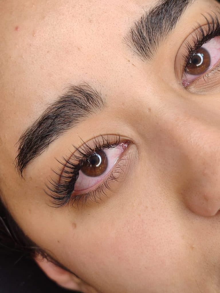 سالن زیبایی پریسان در معلم 18 مشهد