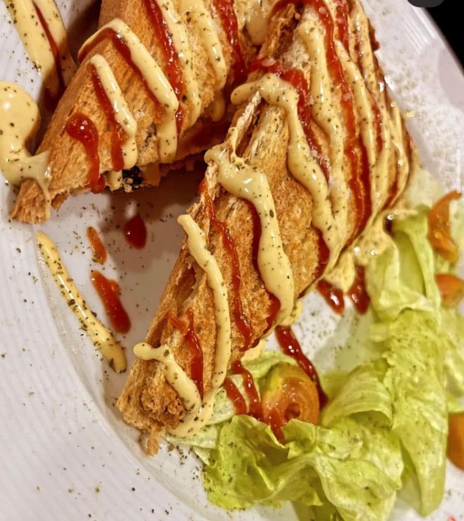 کافه رستوران پالادیوم در میانه