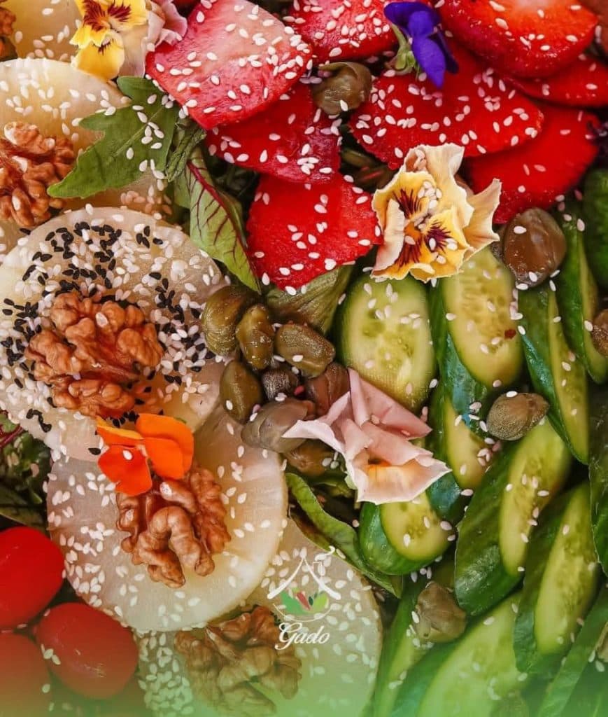 رستوران غذای خانگی و سالاد بار گادو طلایی در کیش