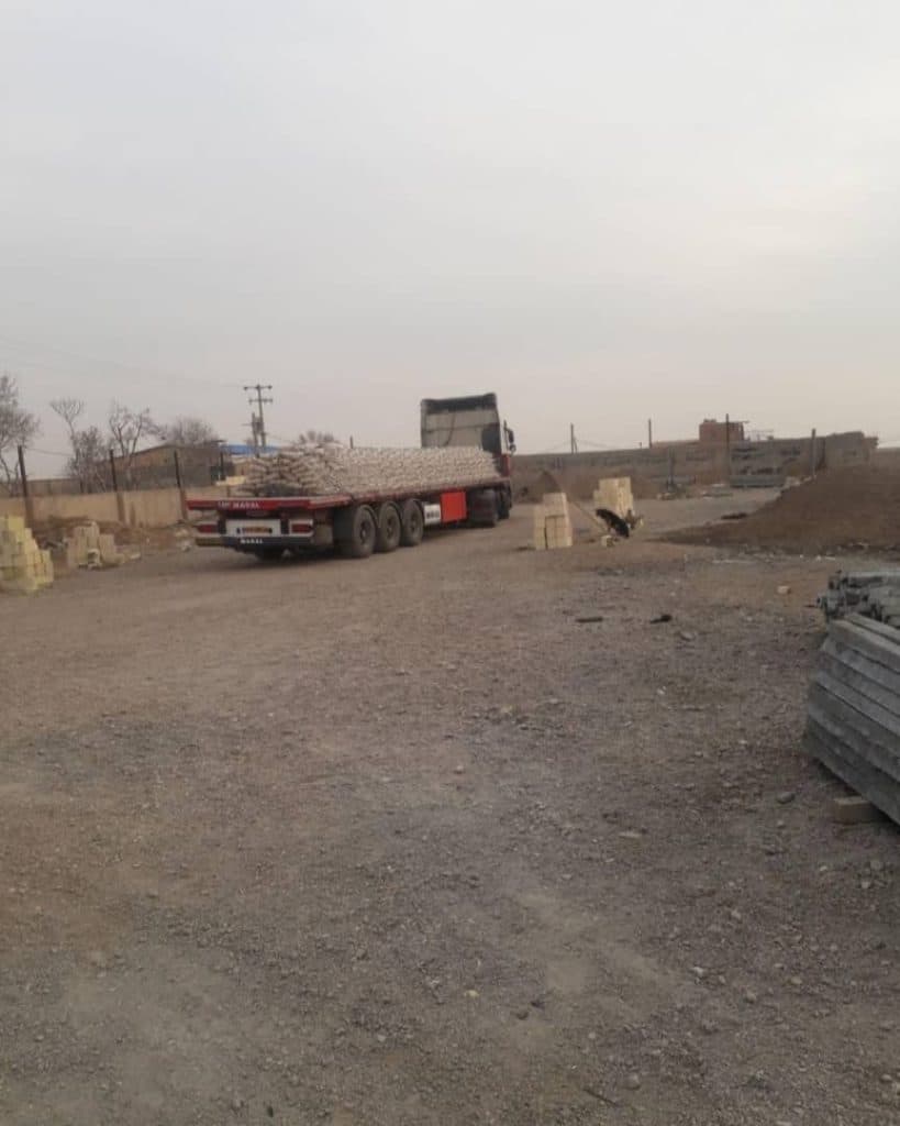 کارگاه پایه فنس سیمانی آریا بتن در تاکستان